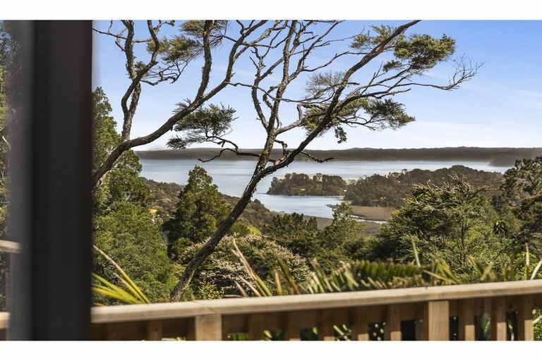 Photo of property in 17 Scenic Drive, Titirangi, Auckland, 0604