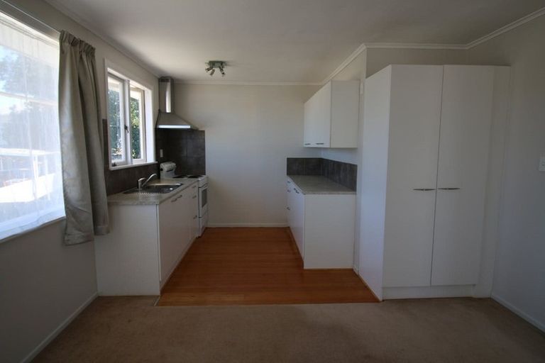 Photo of property in 20a Roberts Road, Te Atatu South, Auckland, 0610