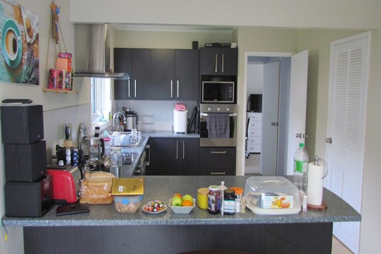 Photo of property in 1/20 Tetrarch Place, Totara Vale, Auckland, 0629