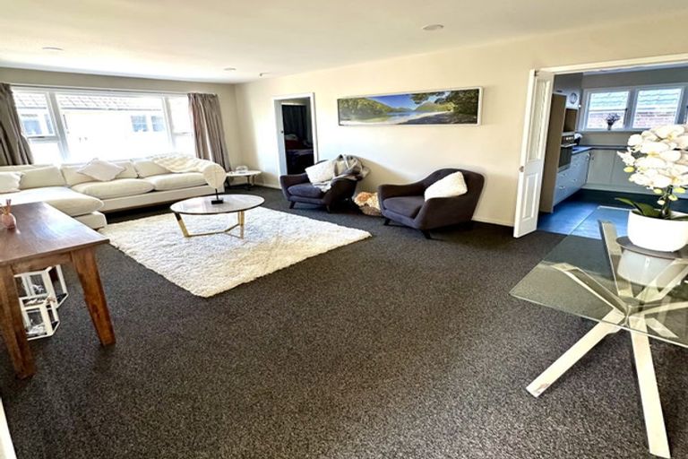 Photo of property in 11 Solway Avenue, Ilam, Christchurch, 8041