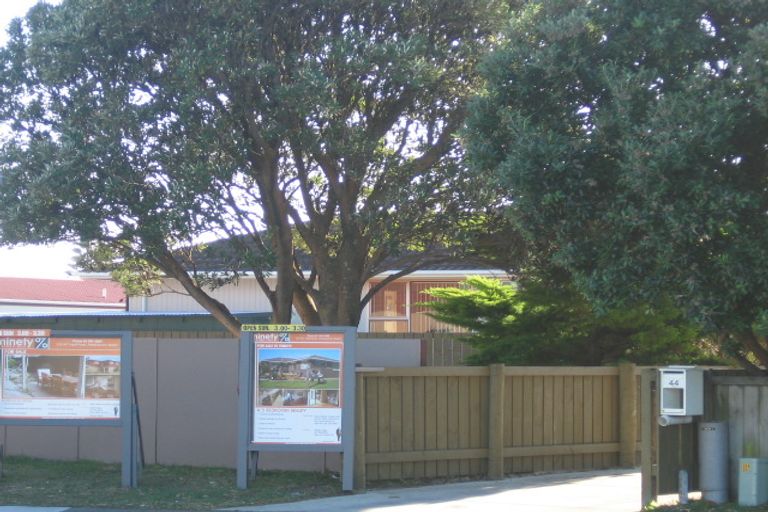 Photo of property in 44 Olive Terrace, Paraparaumu Beach, Paraparaumu, 5032