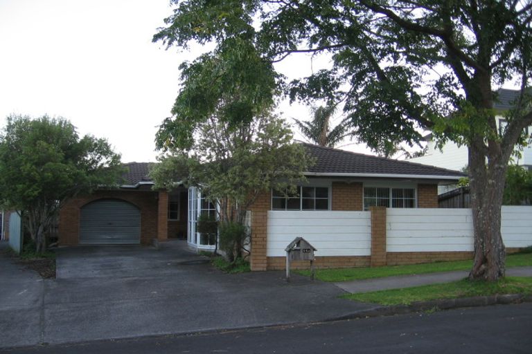 Photo of property in 14 Glucina Avenue, West Harbour, Auckland, 0618