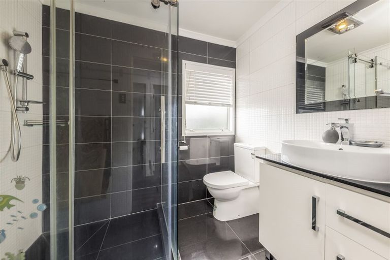 Photo of property in 36 Lendenfeld Drive, Papatoetoe, Auckland, 2025