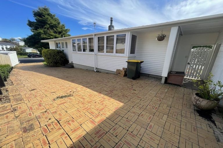 Photo of property in 8 Miro Place, Waiuku, 2123