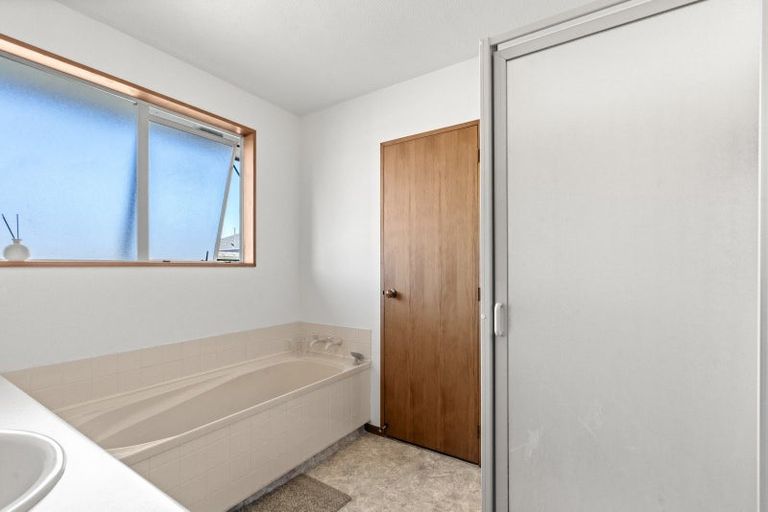 Photo of property in 28 Peebles Drive, Hei Hei, Christchurch, 8042