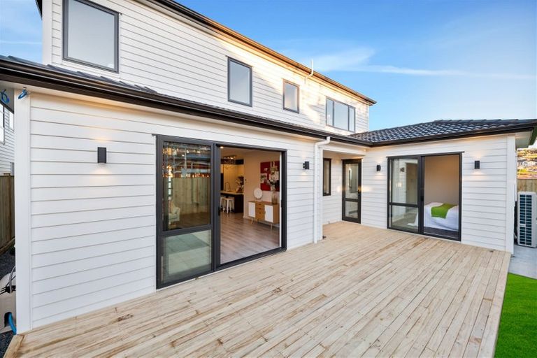 Photo of property in 11 Bunbeg Crescent, Flat Bush, Auckland, 2019