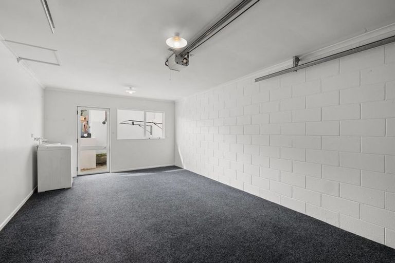 Photo of property in 1 Strandon Place, Strandon, New Plymouth, 4312