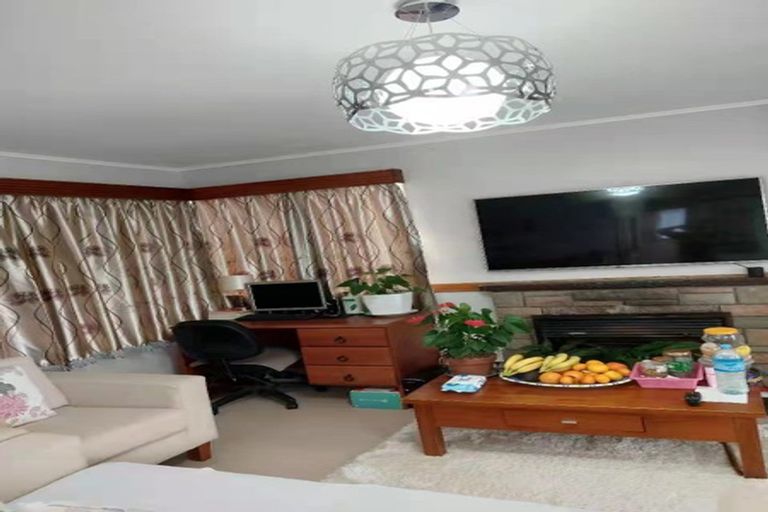 Photo of property in 15 Beverly Place, New Lynn, Auckland, 0600
