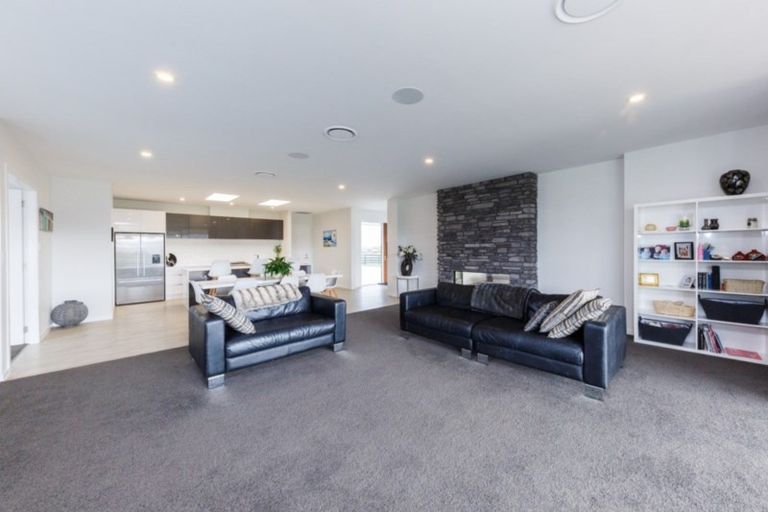 Photo of property in 33 Hartwell Drive, Kelvin Grove, Palmerston North, 4470