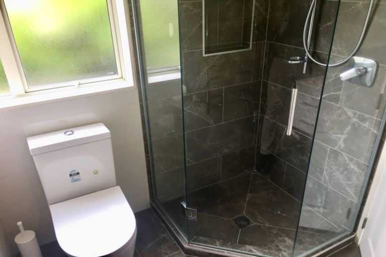 Photo of property in 10 Newry Close, East Tamaki Heights, Auckland, 2016