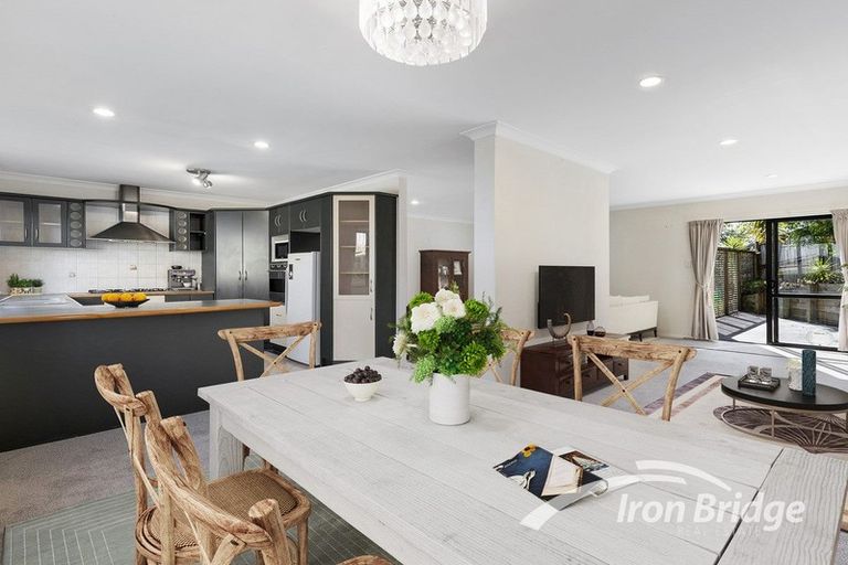 Photo of property in 21 Manu Place, Pinehill, Auckland, 0632