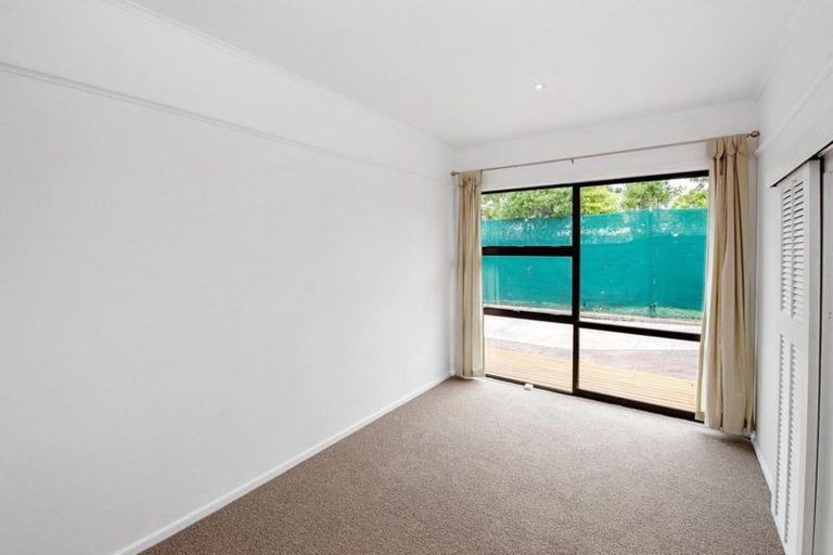 Photo of property in 10 Meadow Crescent, Te Atatu South, Auckland, 0602