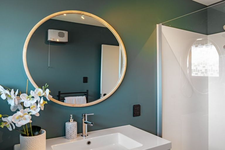 Photo of property in 18 Sawtell Place, Northcote, Christchurch, 8052