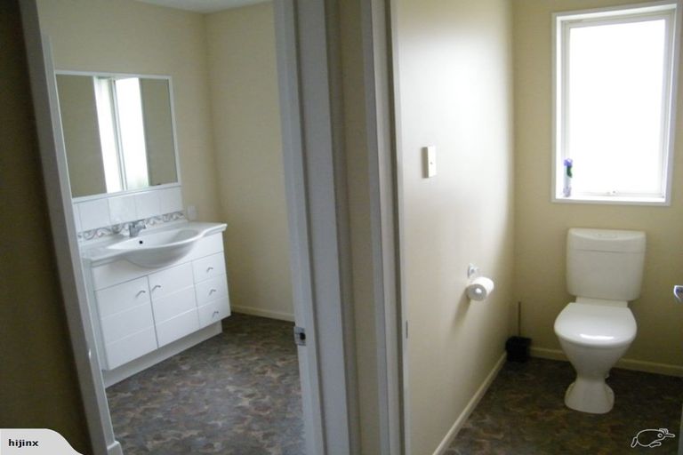 Photo of property in 16 Mollymawk Place, Woolston, Christchurch, 8023