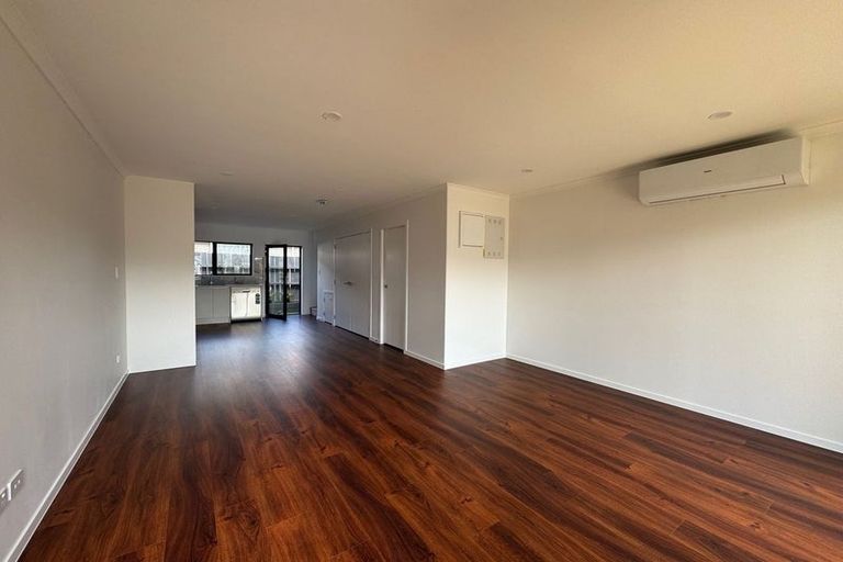 Photo of property in 56a Cyclamen Road, Mangere, Auckland, 2022