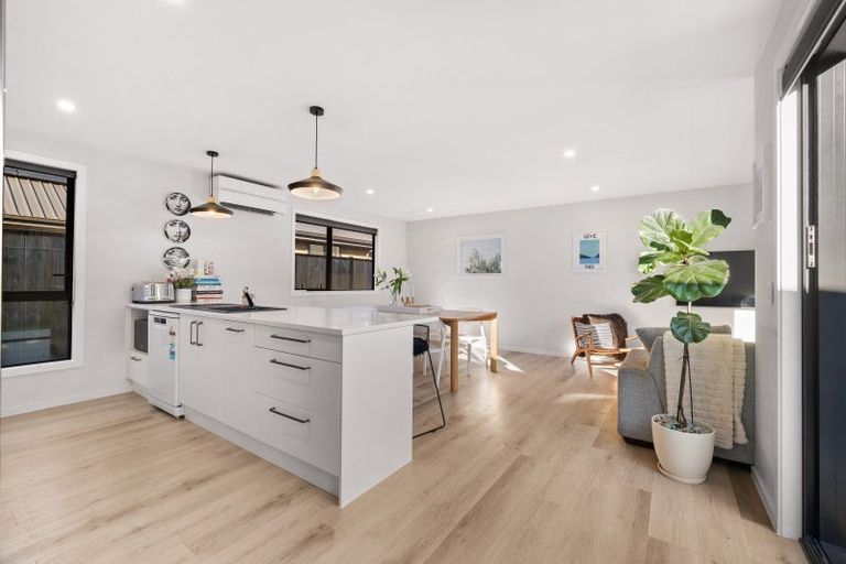 Photo of property in 19 Shepherd Road, Jacks Point, Queenstown, 9371