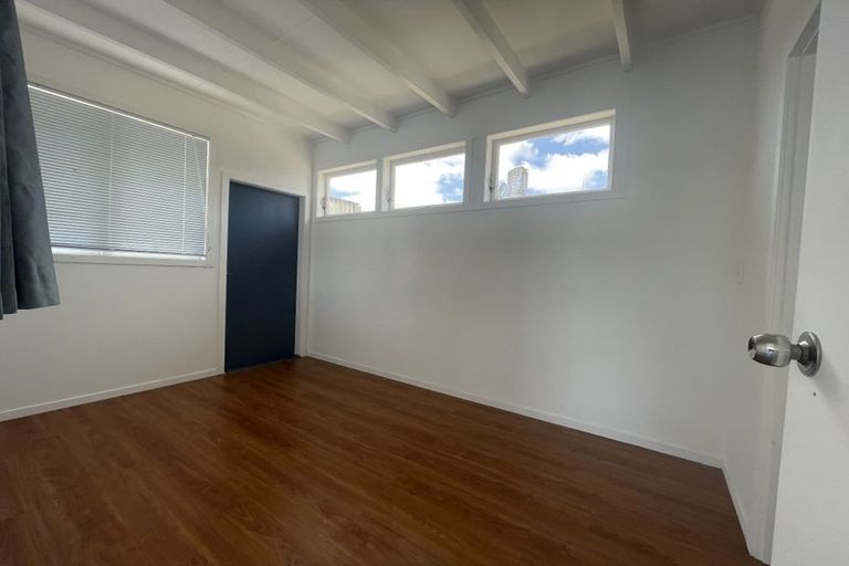 Photo of property in 7 Springbank Lane, Te Atatu Peninsula, Auckland, 0610