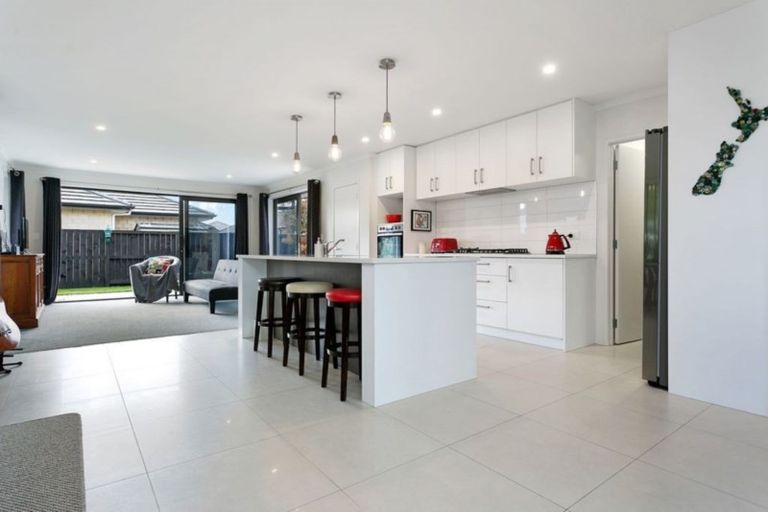 Photo of property in 28 Lilac Close, Cambridge, 3434