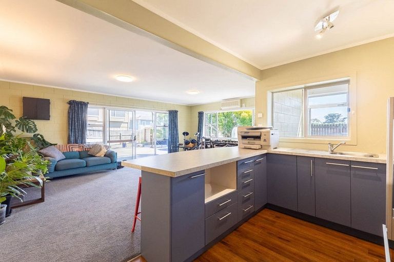 Photo of property in 12b Kohutuhutu Road, Raumati Beach, Paraparaumu, 5032