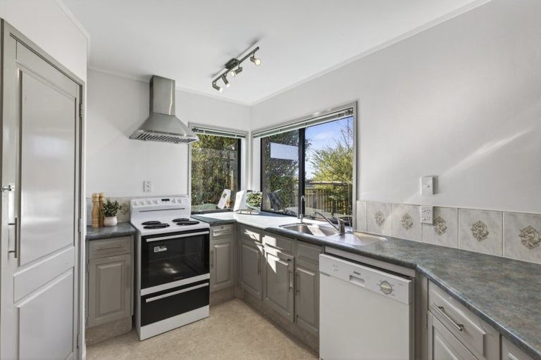 Photo of property in 60 Heta Road, Highlands Park, New Plymouth, 4312
