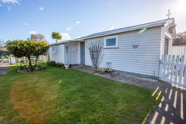 Photo of property in 22 Richmond Road, Carterton, 5713