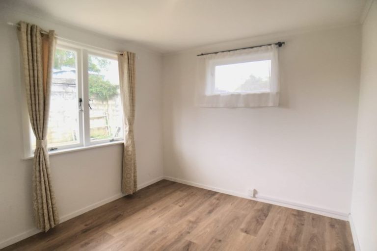 Photo of property in 8a Harrington Road, Henderson, Auckland, 0610