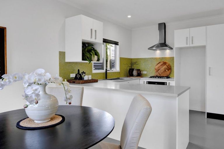 Photo of property in 308 Mangorei Road, Merrilands, New Plymouth, 4312