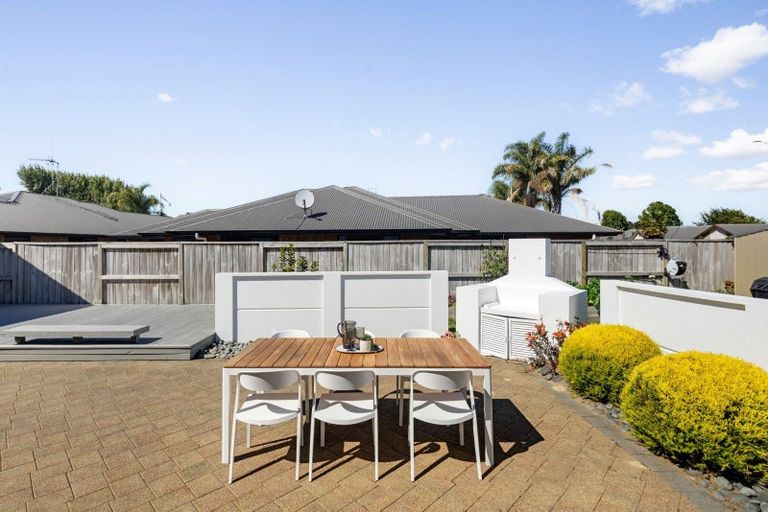 Photo of property in 2 Coleraine Drive, Rototuna, Hamilton, 3210
