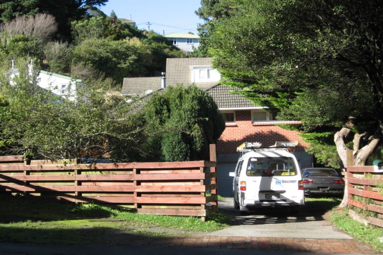 Photo of property in 74a Newlands Road, Newlands, Wellington, 6037