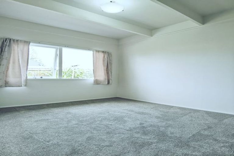 Photo of property in 2/39 Rathgar Road, Henderson, Auckland, 0610