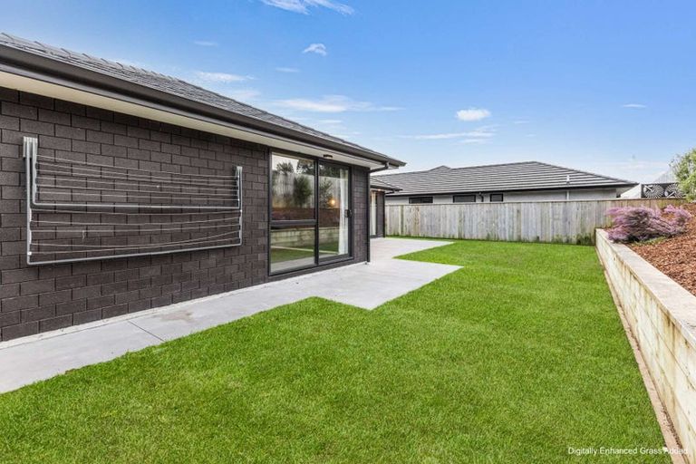 Photo of property in 9 Rehua Place, Waiwhakaiho, New Plymouth, 4312