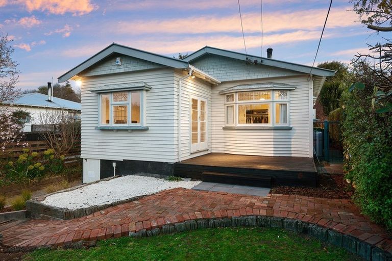 Photo of property in 16 Riverview Street, Beckenham, Christchurch, 8023