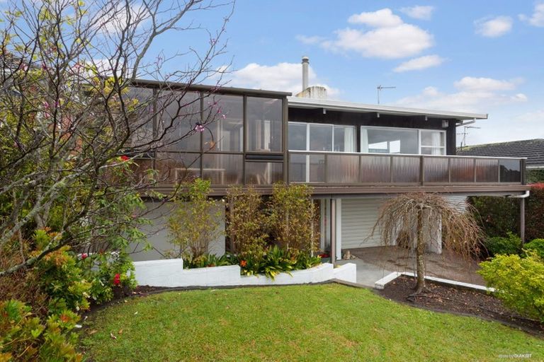Photo of property in 18 Speedy Crescent, Hillcrest, Auckland, 0627
