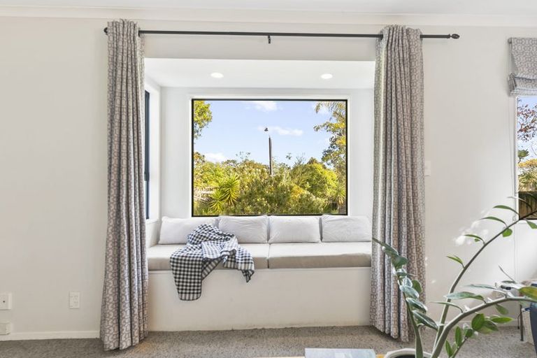 Photo of property in 1 Awatahi Place, Greenhithe, Auckland, 0632