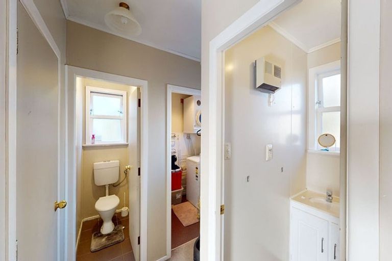 Photo of property in 12 Baylands Drive, Newlands, Wellington, 6037