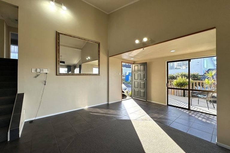 Photo of property in 141 Colwill Road, Massey, Auckland, 0614