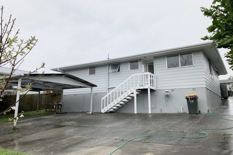 Photo of property in 69 Kemp Road, Massey, Auckland, 0614