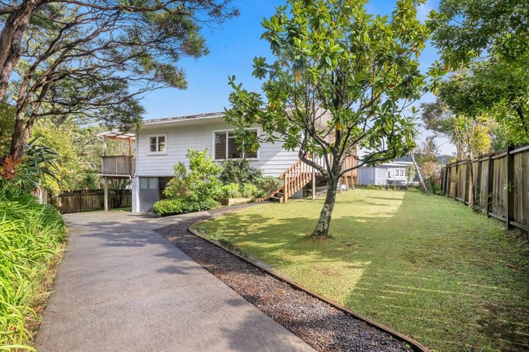 Photo of property in 24 Atkinson Road, Titirangi, Auckland, 0604