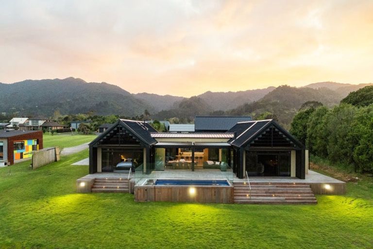 Photo of property in 18 Koromiko Drive, Coromandel, 3506