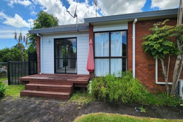 Photo of property in 62 West Fairway, Golflands, Auckland, 2013