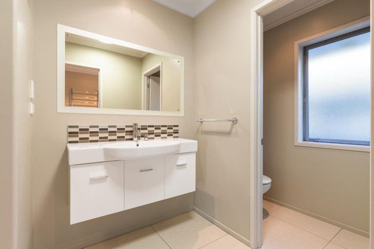 Photo of property in 16 Forest Heights, Wanaka, 9305