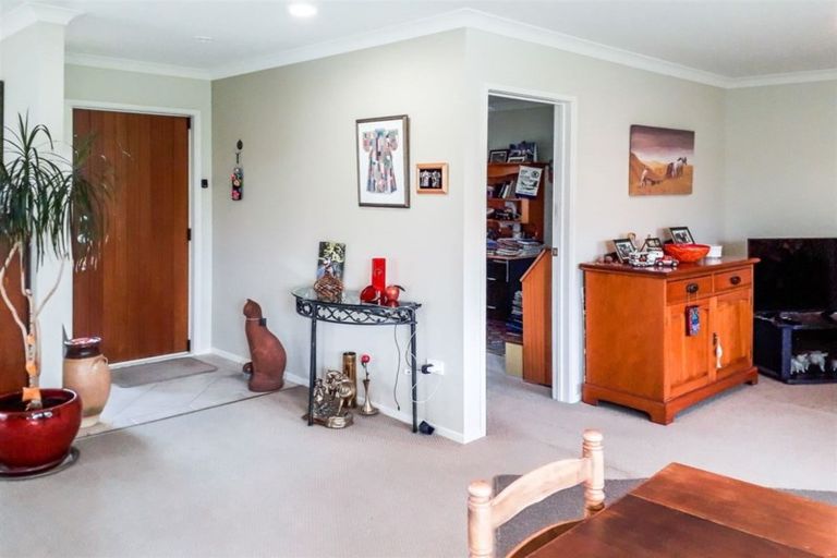 Photo of property in 18 Blythfield Place, Taradale, Napier, 4112