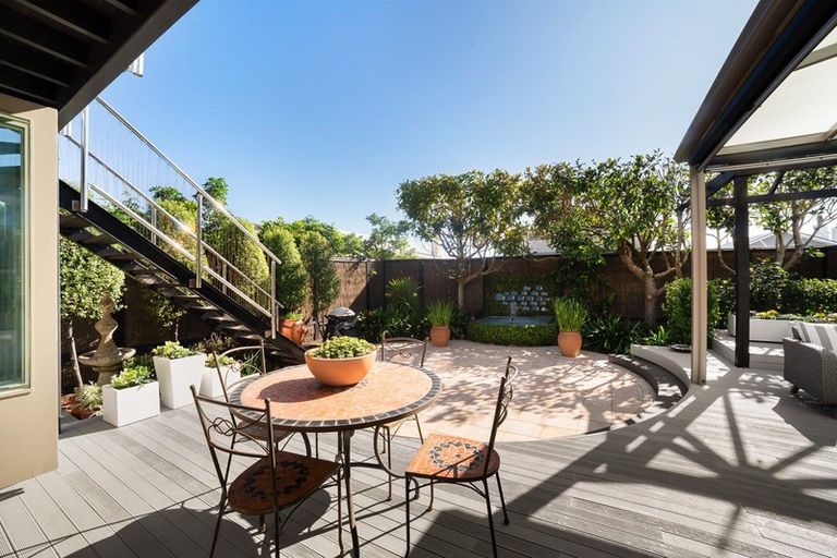 Photo of property in 84 Muritai Road, Eastbourne, Lower Hutt, 5013