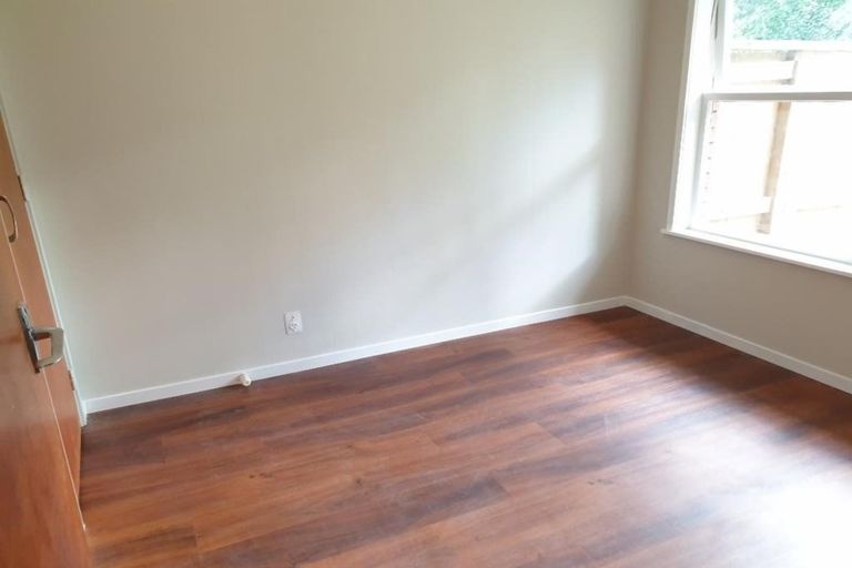 Photo of property in 2/59 Ayton Drive, Totara Vale, Auckland, 0629