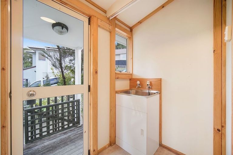 Photo of property in 2/14 Fernlea Rise, Bayview, Auckland, 0629