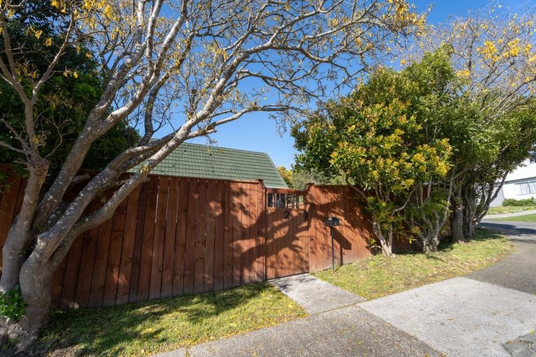 Photo of property in 2 Makatote Grove, Churton Park, Wellington, 6037