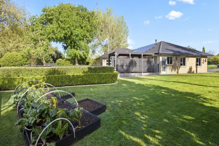 Photo of property in 24 Glencairn Place, Buckland, Pukekohe, 2677