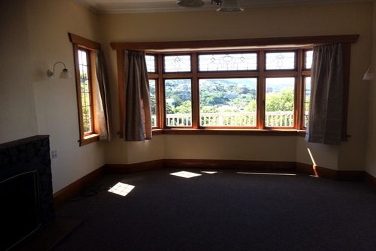 Photo of property in 100 Mortimer Terrace, Brooklyn, Wellington, 6021