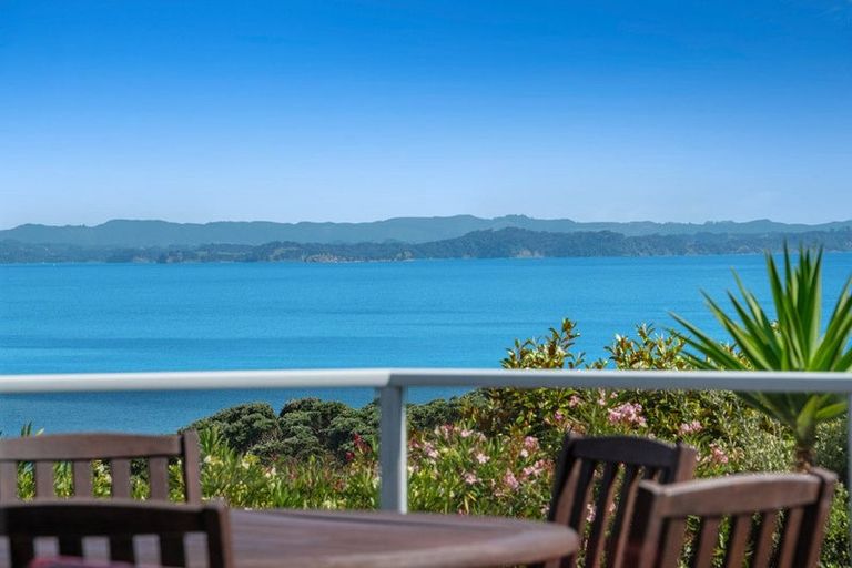 Photo of property in 1326 Whangaparaoa Road, Army Bay, Whangaparaoa, 0930