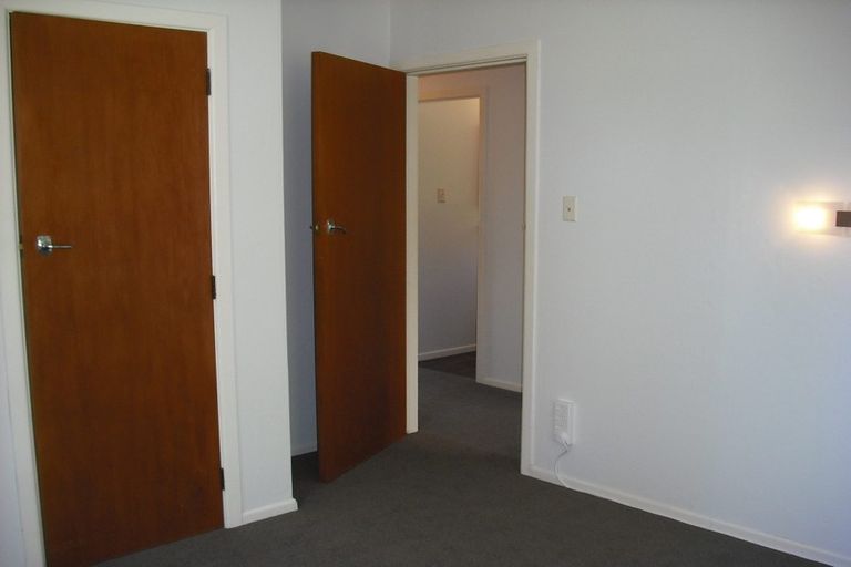 Photo of property in 19a Huntingdon Street, Northland, Wellington, 6012